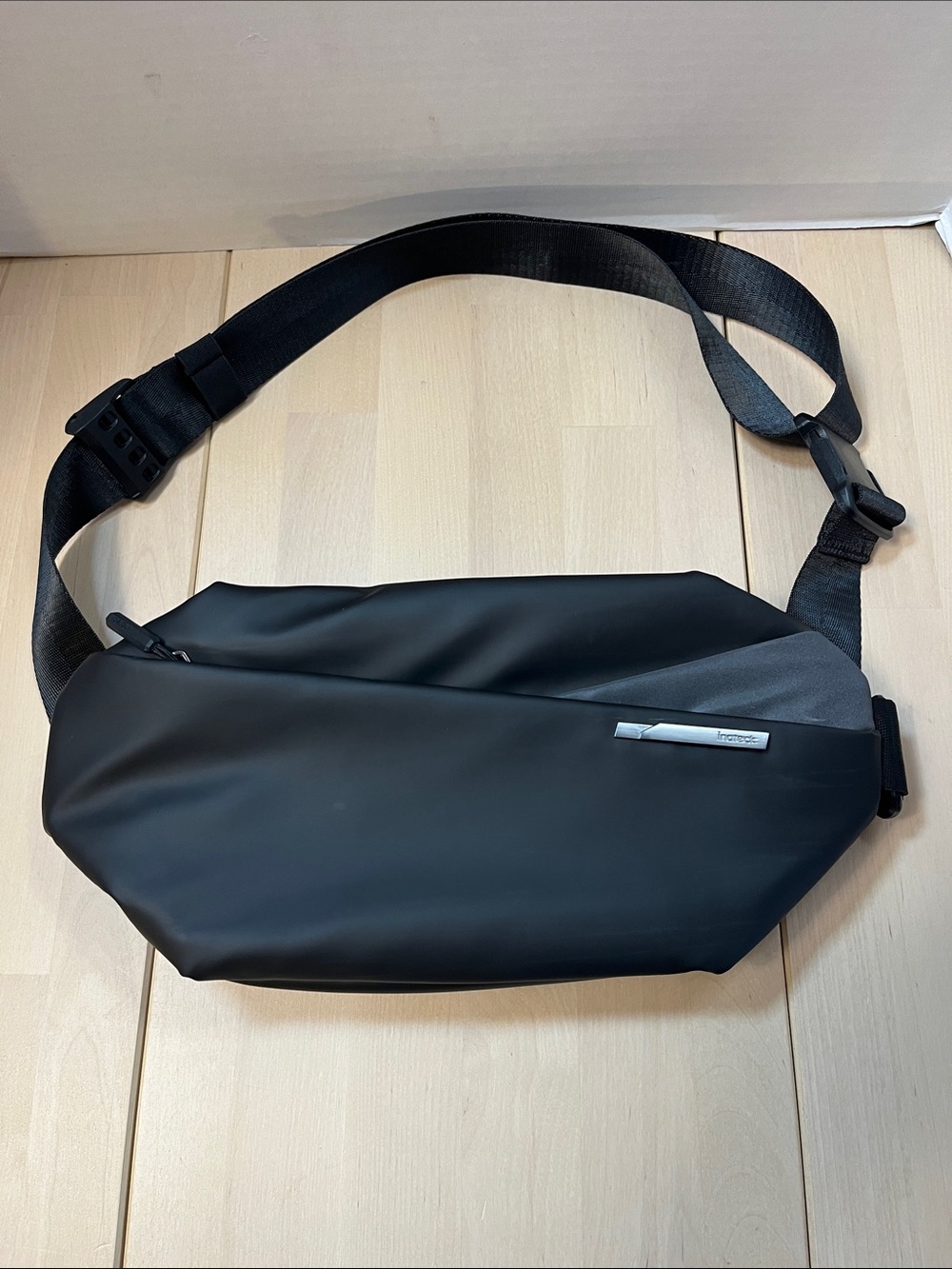 Inateck Black Sling Bag Crossbody Bag Splash-resistant Adjustable Unisex Travel